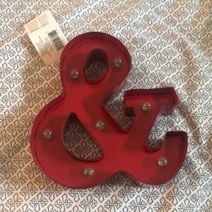 “&” light decor